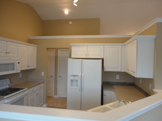 Building Photo - 214 Crestwood Ct