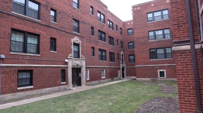 Building Photo - 1 bedroom in Chicago IL 60626