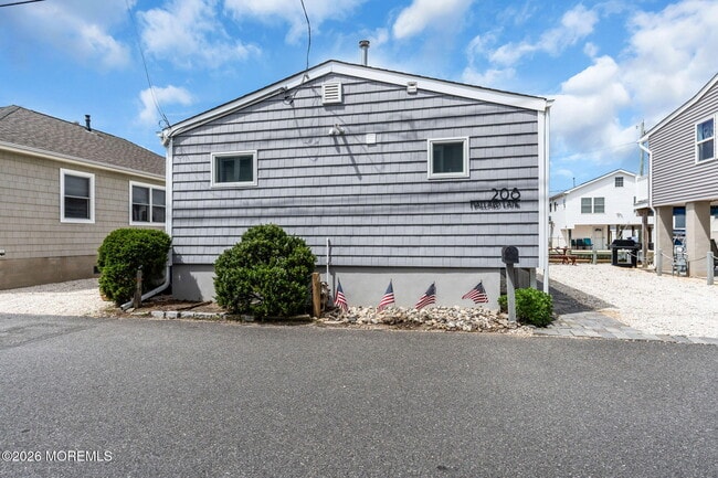 Building Photo - 208 Mallard Ln