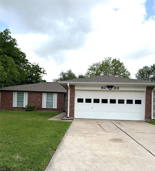 Building Photo - 5030 Valleyview Dr