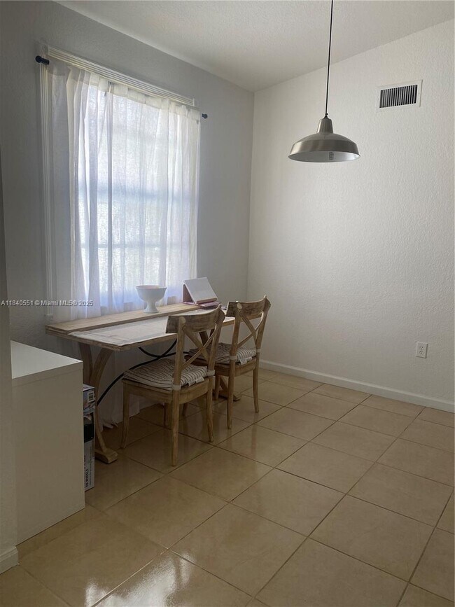 Foto del edificio - 18863 SW 26th St