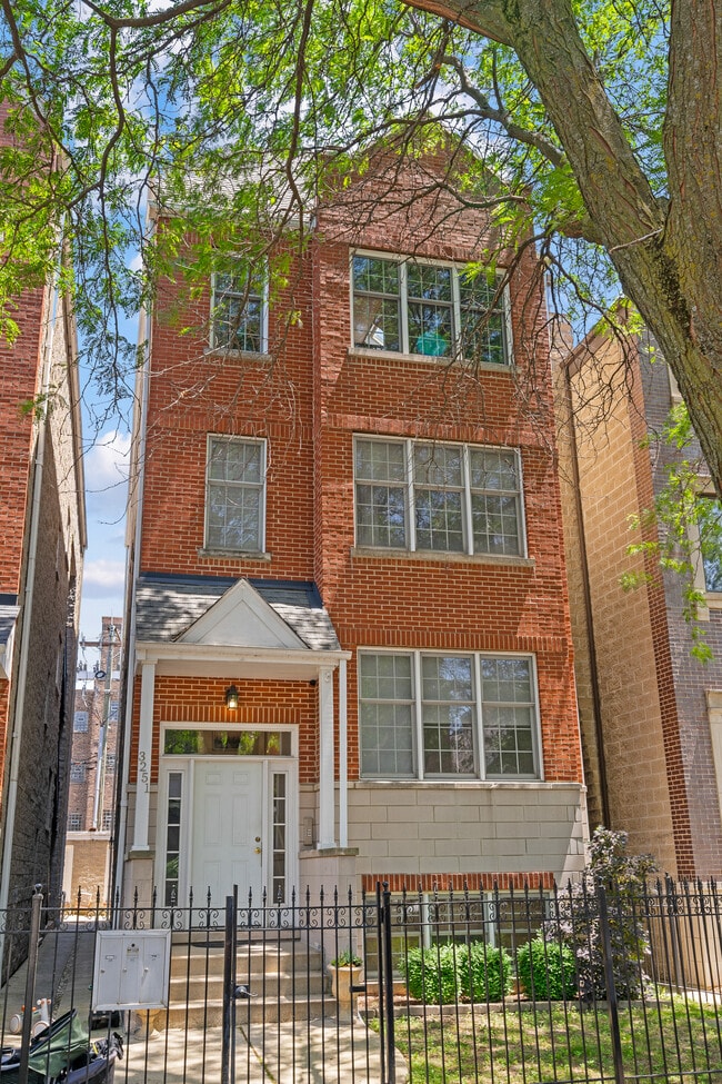 Building Photo - 3251 N Racine Ave