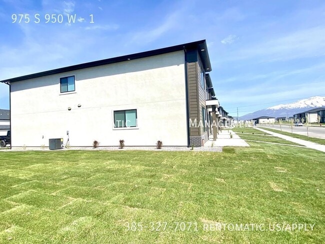 Building Photo - 975 S 950 W