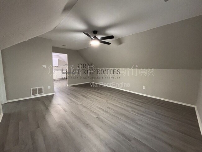 Foto del edificio - 1039 S Washington St