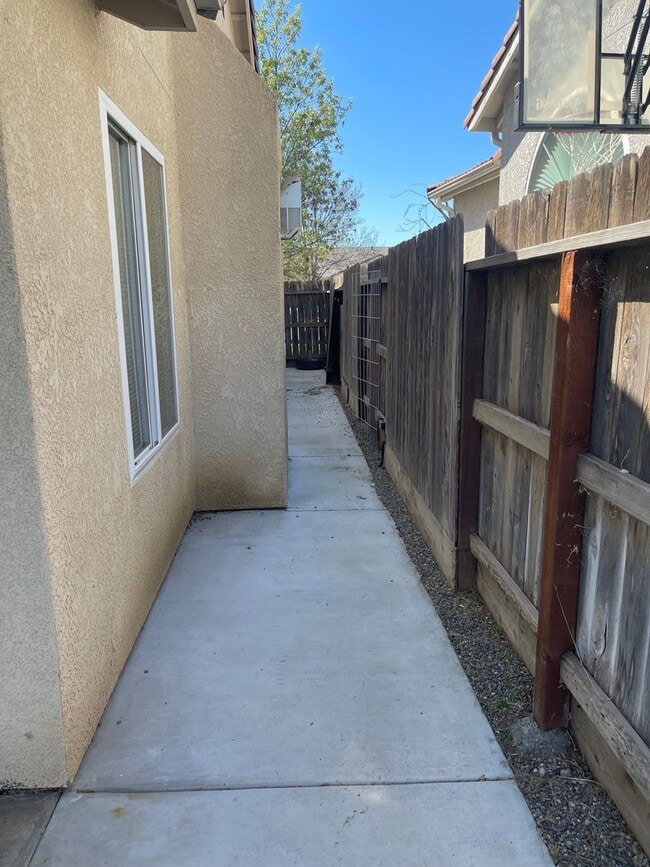 Foto del edificio - 50% OFF FIRST MONTH'S RENT!! MOVE-IN READY – THIS ONE WILL GO FAST!