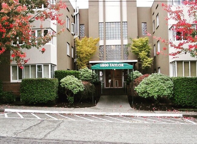Foto del edificio - 1800 Taylor Ave N