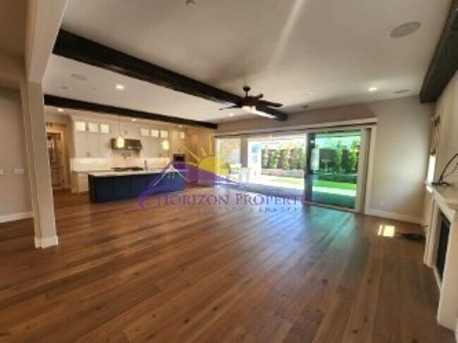 Building Photo - Immaculate Luxury 2 Bed 2.5 Bath 2,012sqft...
