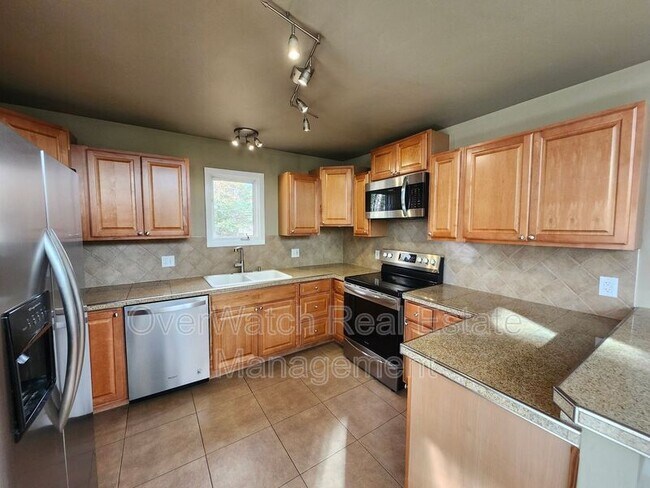 Building Photo - 2435 Clements Dr