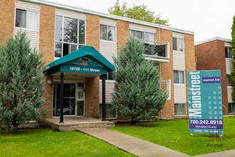Building Photo - McLaren Manor Apartments