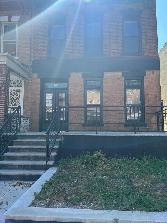 Primary Photo - 172 Herzl St
