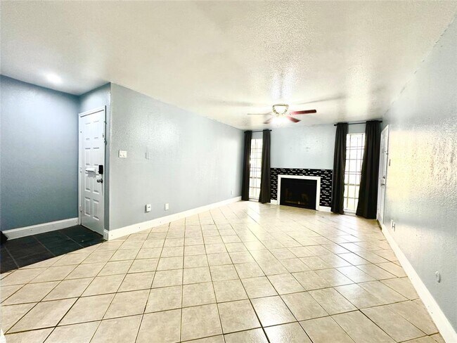 Building Photo - 10211 Sugar Branch Dr