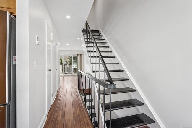 Building Photo - 61 Rock Spring Rd