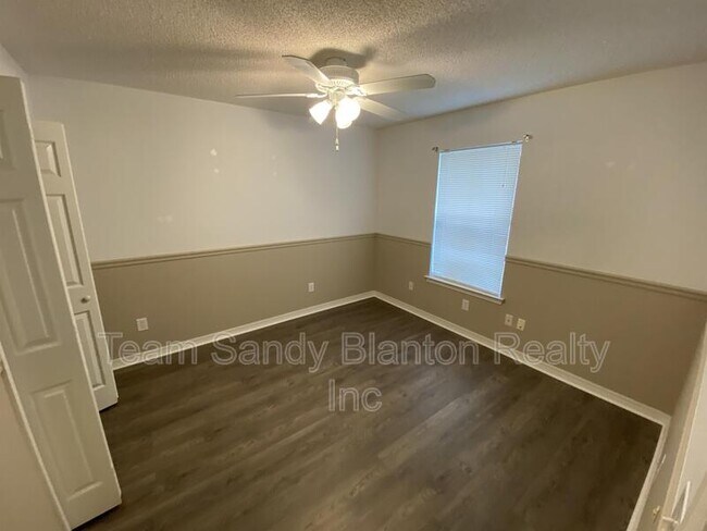 Foto del edificio - 10340 Chinaberry Ct