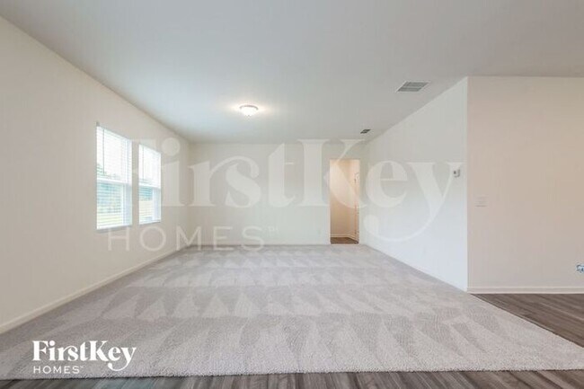 Foto del edificio - 135 Knightsbridge Ln