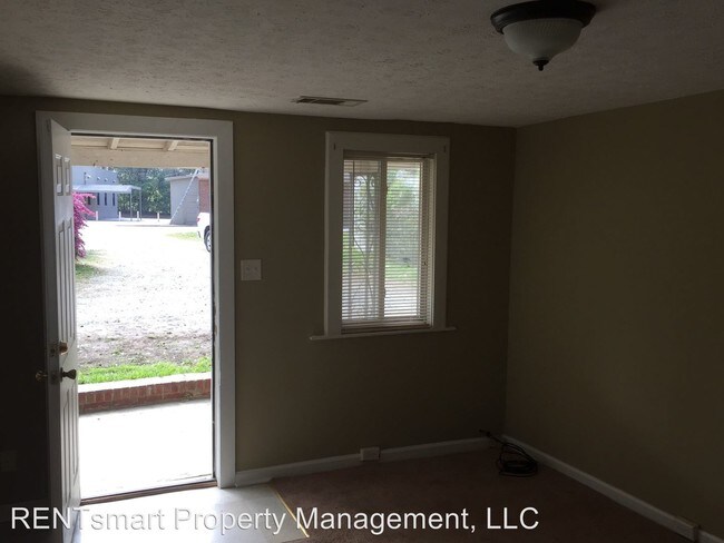 Building Photo - 2205 Camille Dr