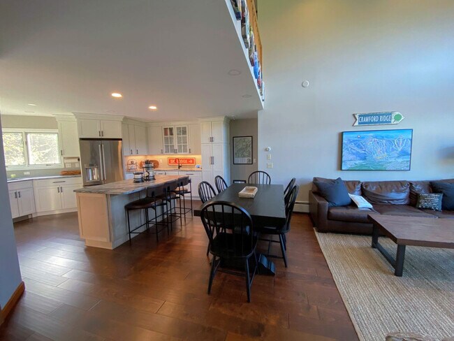 Foto del edificio - 287 Crawford Ridge Rd