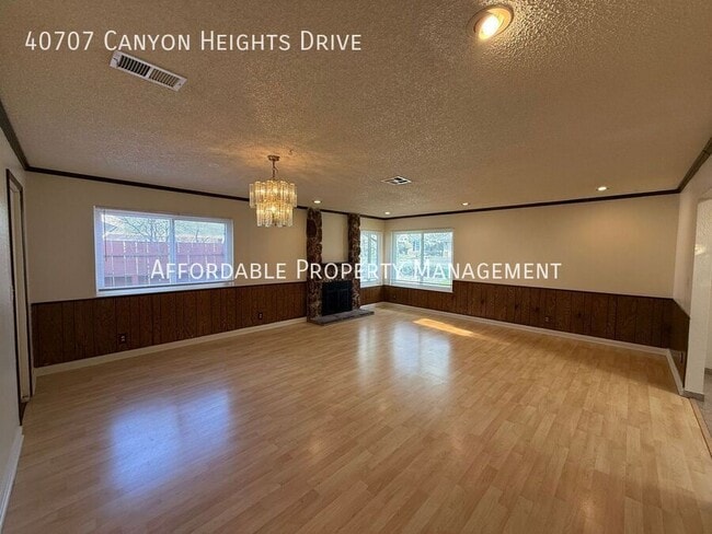 Foto del edificio - 40707 Canyon Heights Dr