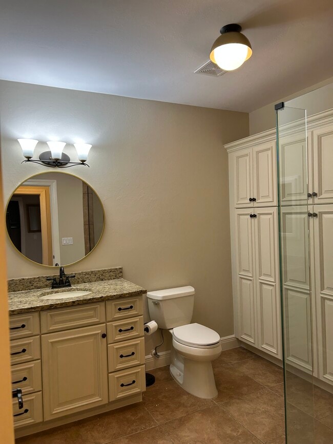 Building Photo - 4412 Vanda Dr