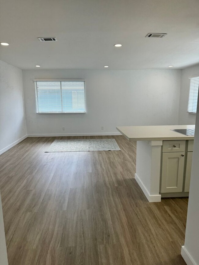 Building Photo - Newly Remodeled 2 Bedrooms - Ask About Our...