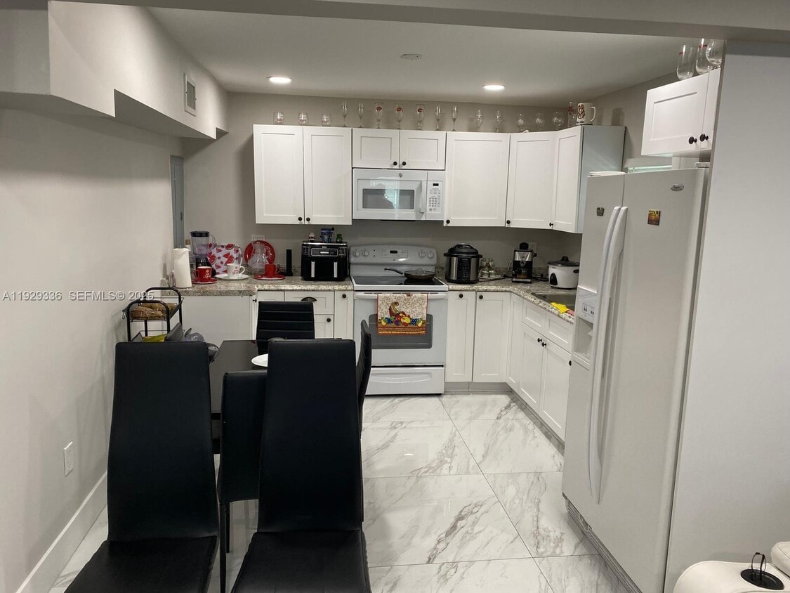 Primary Photo - 342 E 46th St