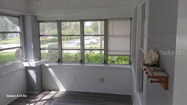 Foto del edificio - 5465 Barton Dr