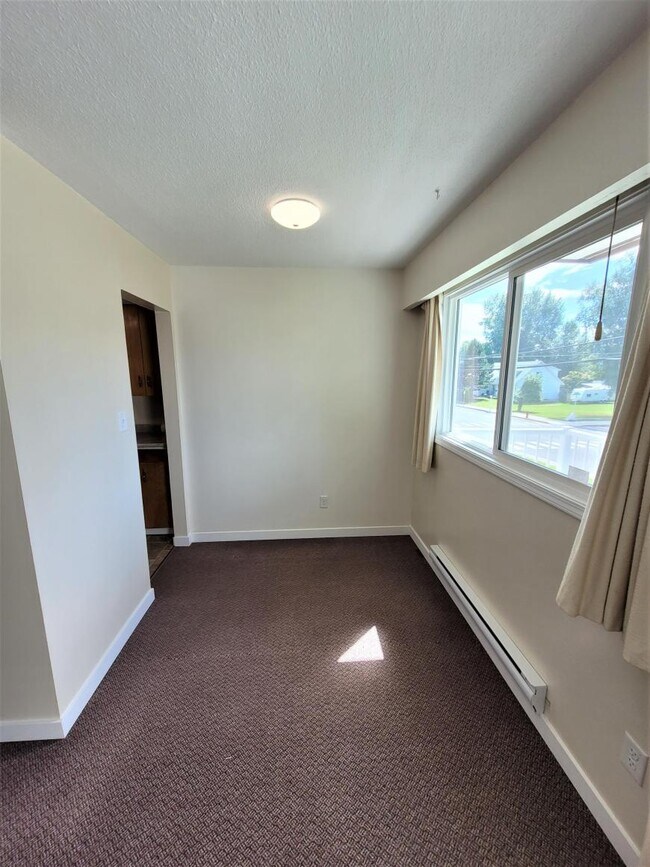 Photo du bâtiment - 1 bedroom in Quesnel BC V2J 2S1