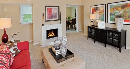 Woodlake Oaks Apartments photo'