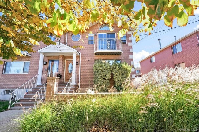 Foto del edificio - 88-20 70th Rd