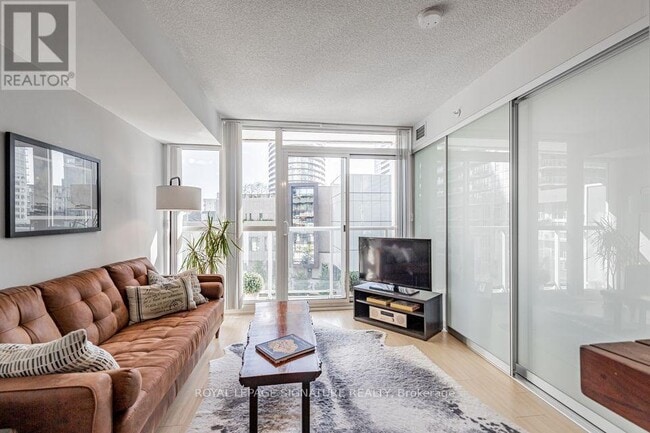 Building Photo - 85-585 Queens Wharf Rd