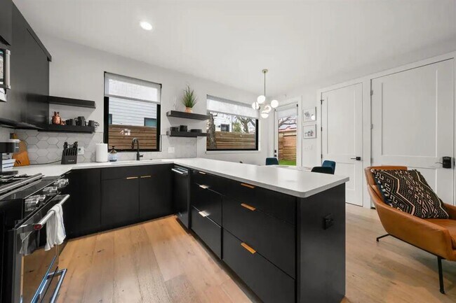 Foto del edificio - 2311 E 8th St