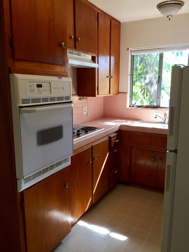Building Photo - 441 Orange Ave