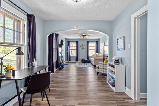 Building Photo - 516 Cherry St