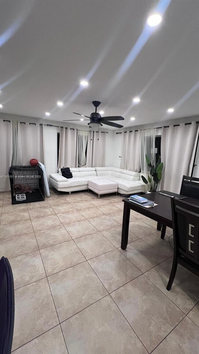 Foto del edificio - 245 NW 117th St