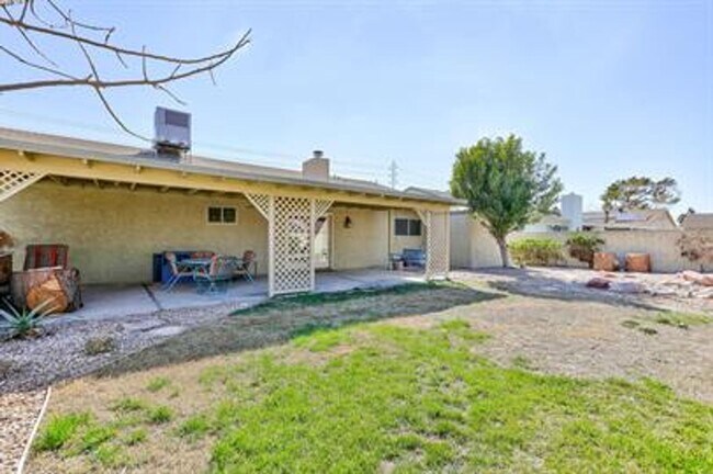 Foto del edificio - Single Story with a Large Back Yard