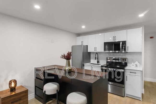 Building Photo - 7800 Lundy's Ln