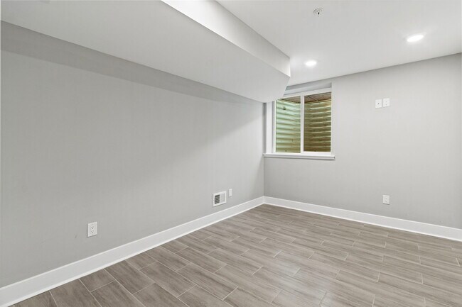 Building Photo - 2112 N 8th St