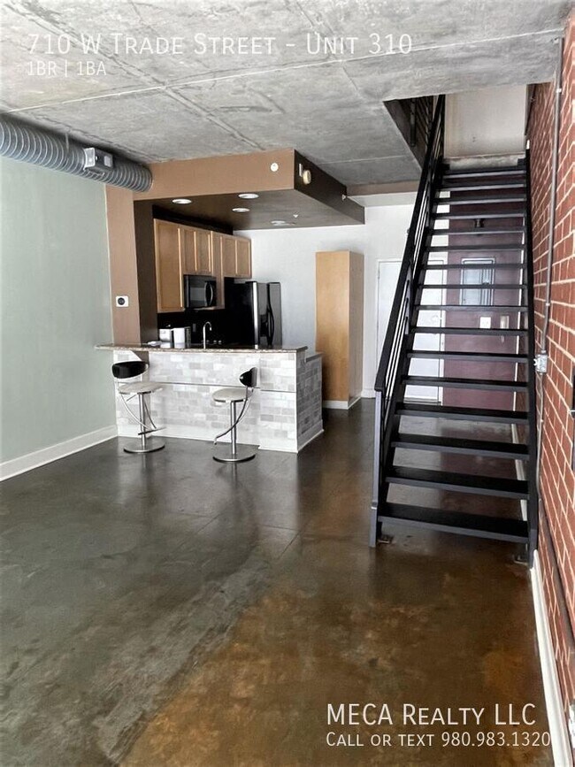 Foto del edificio - 710 W Trade Street Unit 310