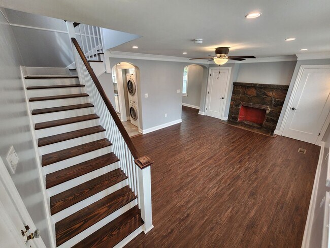 Foto del edificio - 2 Bedroom || 1 Bathroom House - Newly Reno...