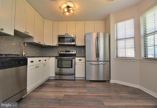 Building Photo - 102 Basswood Ct