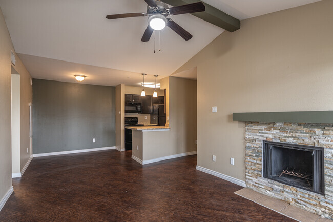 1BR, 1BA - 725SF - Sunrise at Atascocita