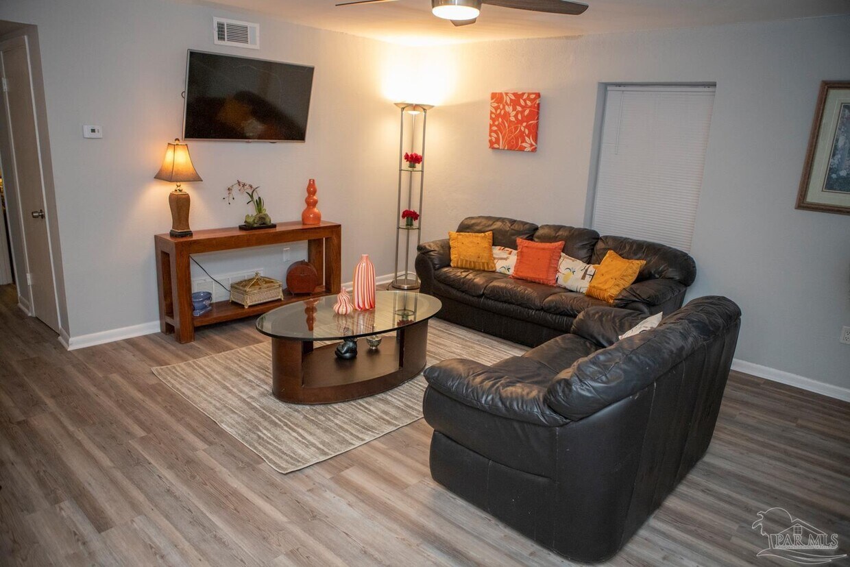 Primary Photo - 300 Bayou Blvd