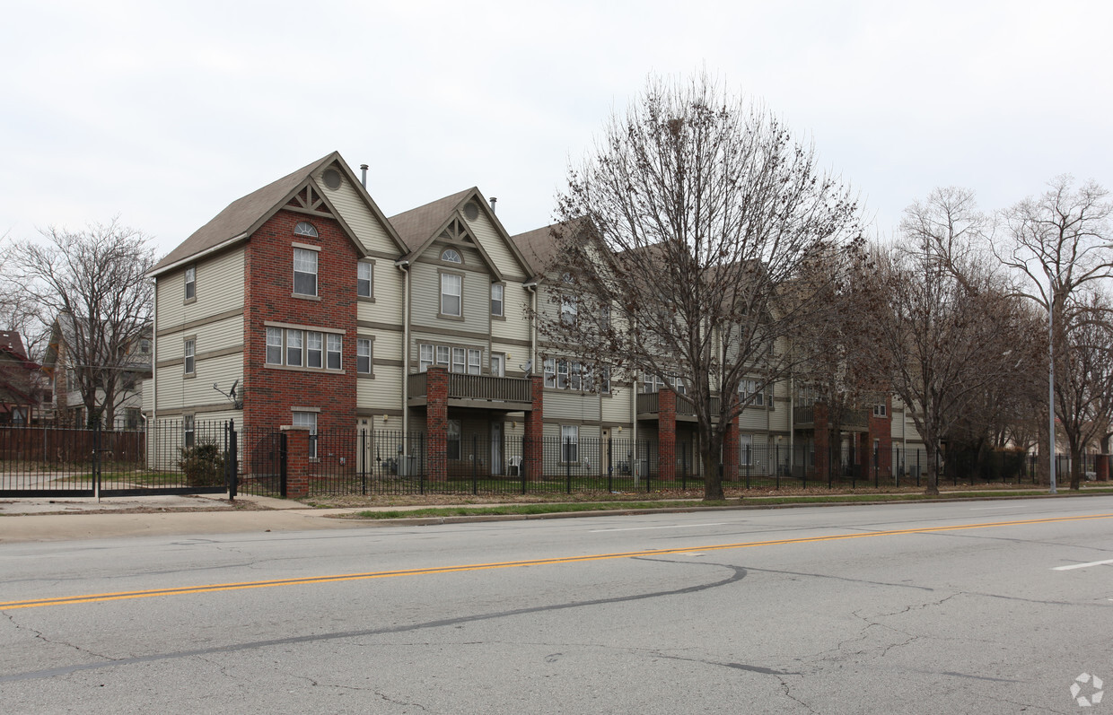 Foto del edificio - Squire Park Townhomes