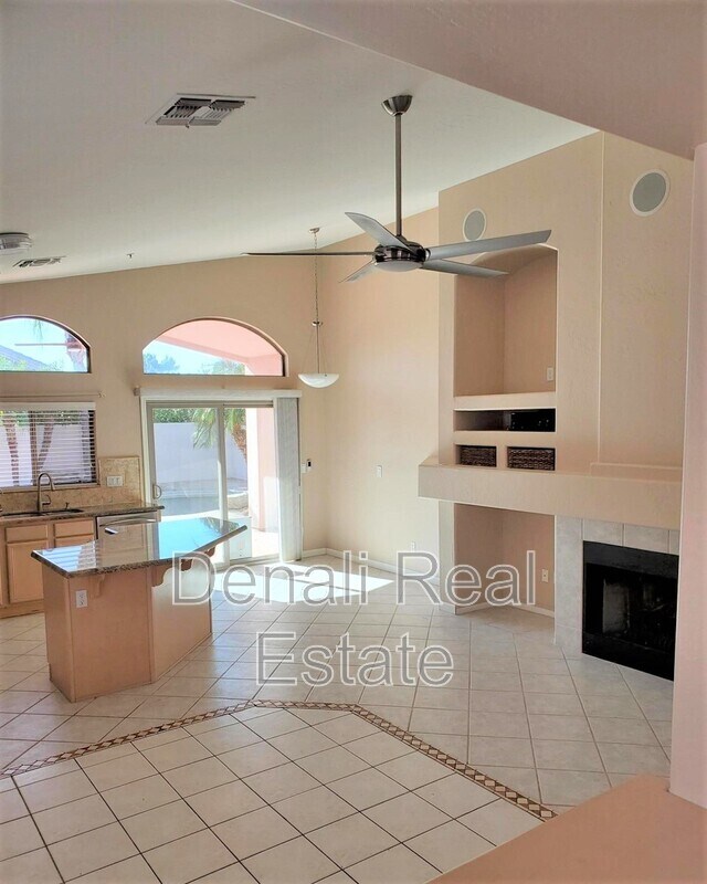 Foto del edificio - 8097 E Rita Dr