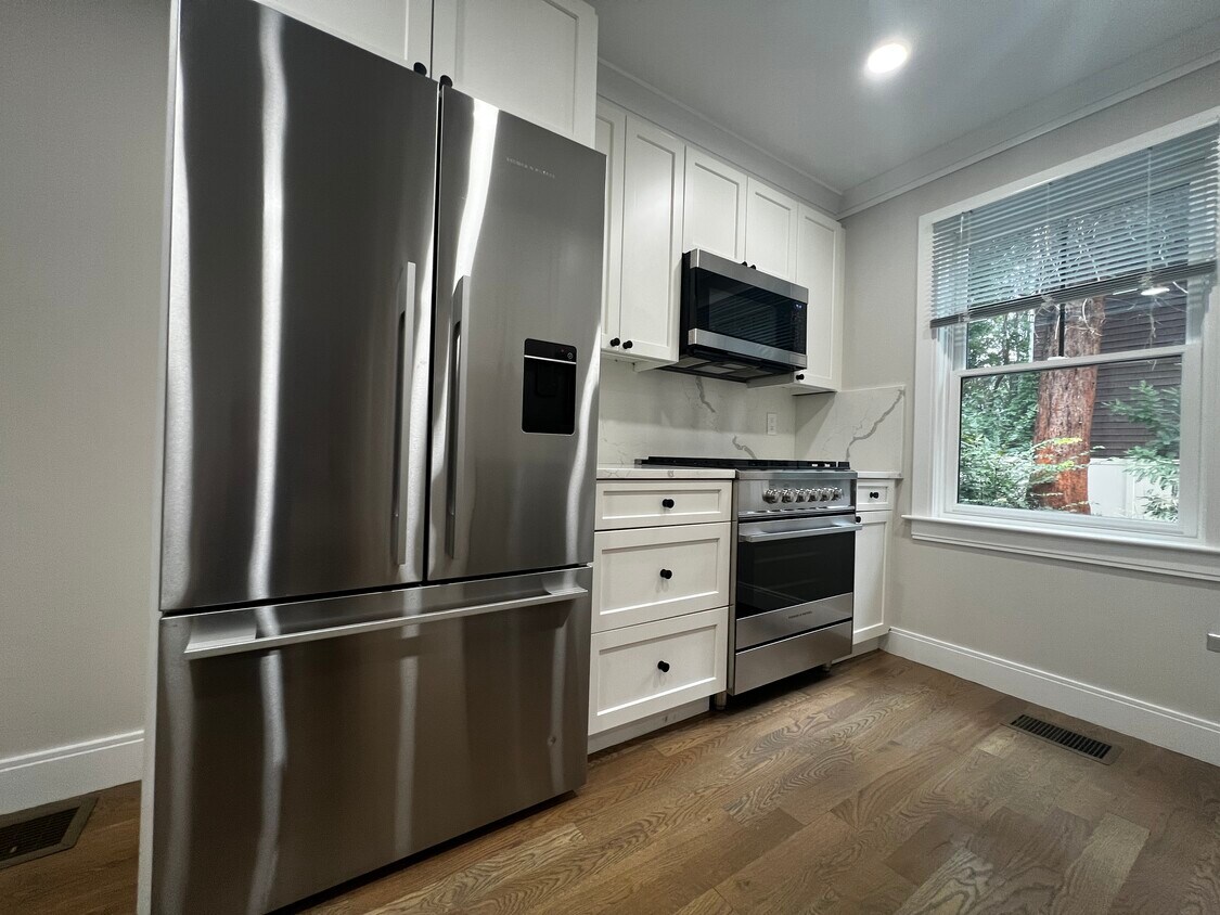 Primary Photo - 12 Lopez St