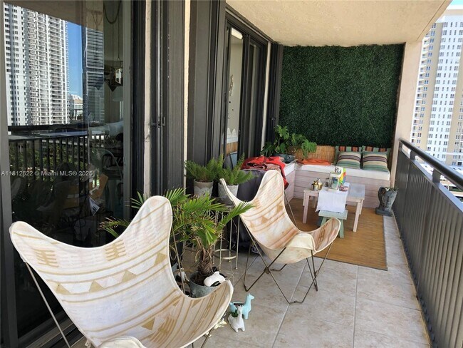 Foto del edificio - 540 Brickell Key Dr