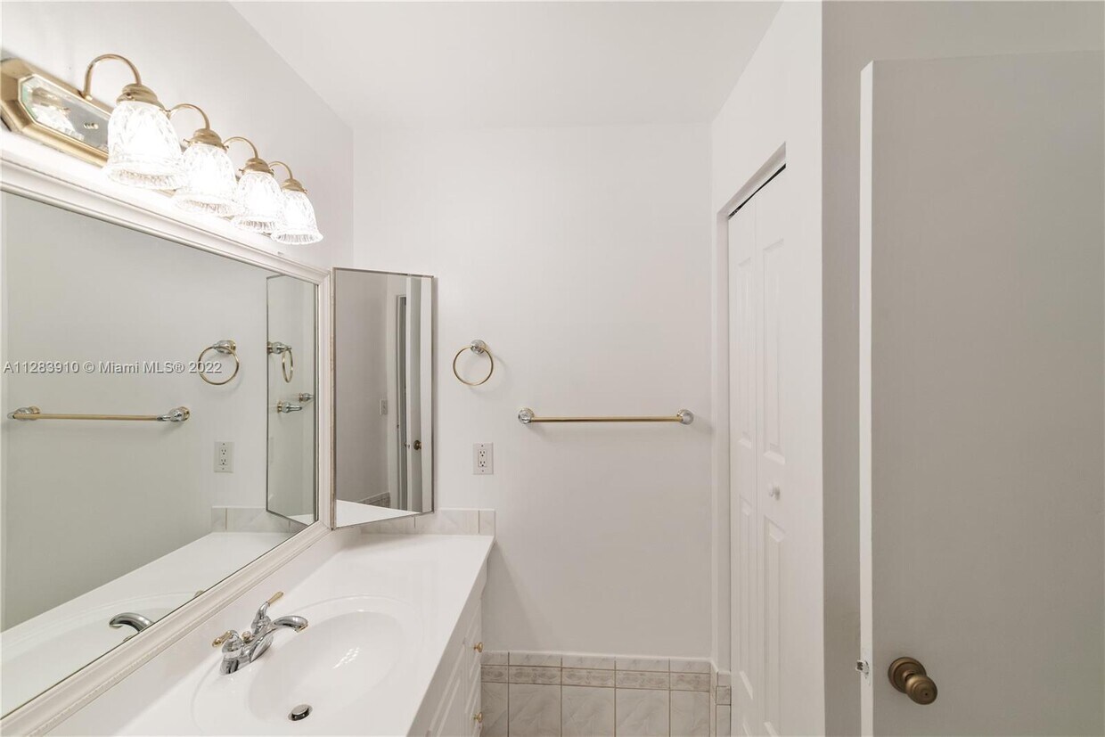 Foto principal - 12280 NW 13th Ct