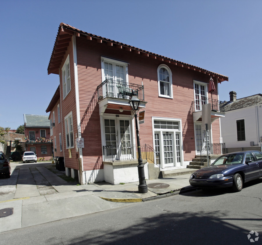 Primary Photo - 723 Dumaine St