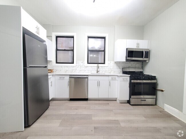 Building Photo - 133 W 54th St