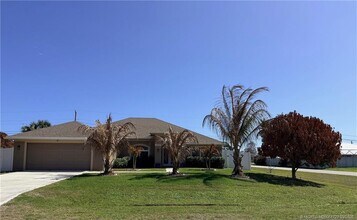 Building Photo - 2802 SE Buccaneer Cir