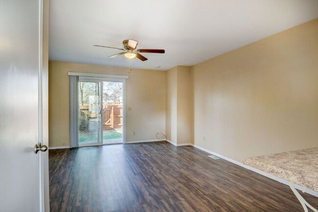 Foto del edificio - 4152 Charleston Dr